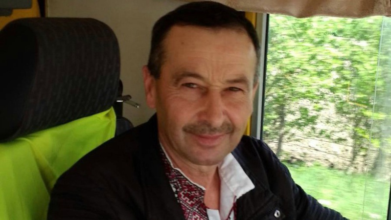 Водій шкільного автобуса з Волині пішов на службу разом зі своєю машиною