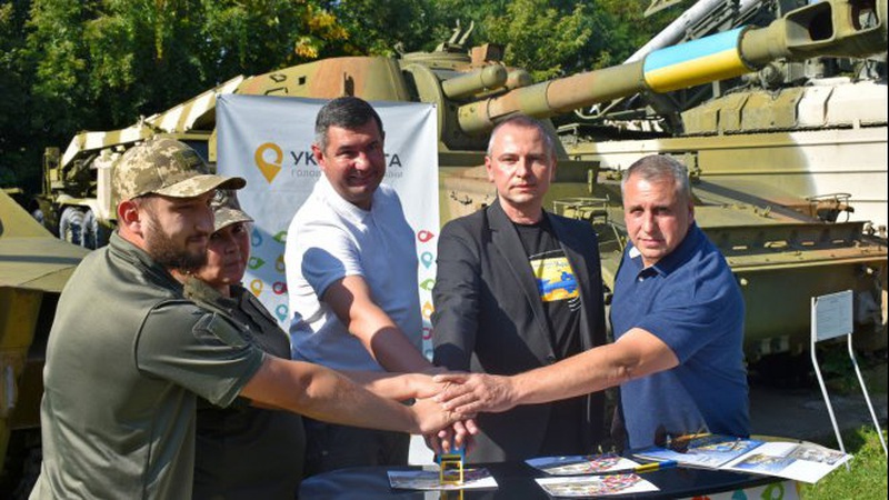 На Волині стартував продаж поштових марок «Зброя Перемоги. Світ з Україною»