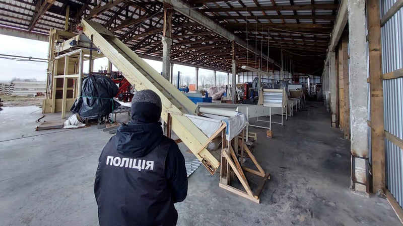 Вилучено 33 тонни тютюну: на Волині поліцейські викрили підпільне виробництво. ФОТО