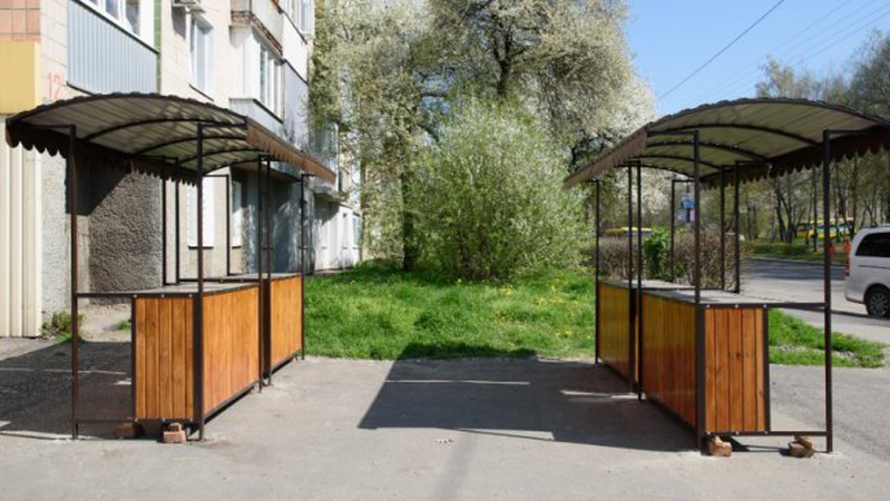 У Луцьку встановили ятки для торгівлі городиною. ФОТО