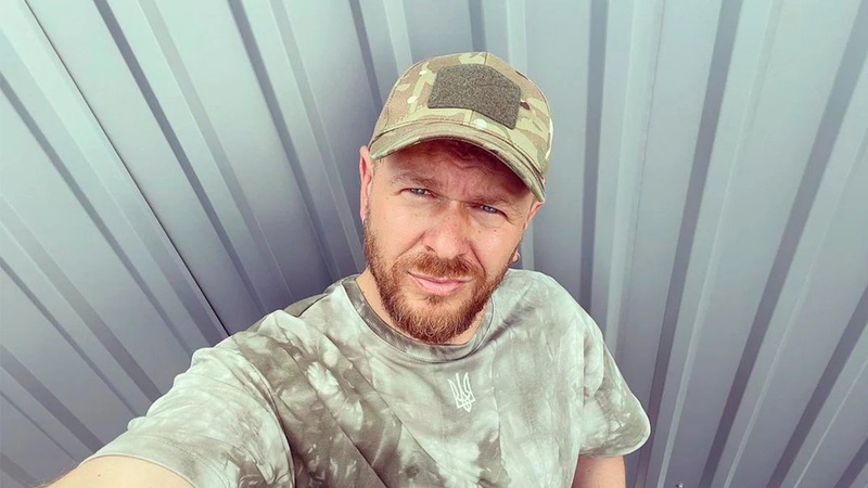 Музикант та військовий Олександр Положинський з Луцька випустив нову пісню «Спалахи»
