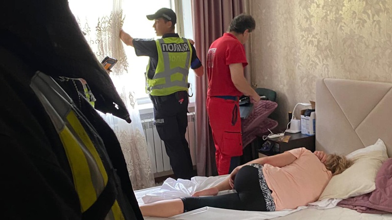 Не брала слухавку: рятувальники через вікно потрапили у квартиру лучанки