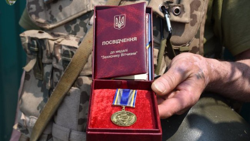 Воїни 14 ОМБР отримали нагороди на передовій