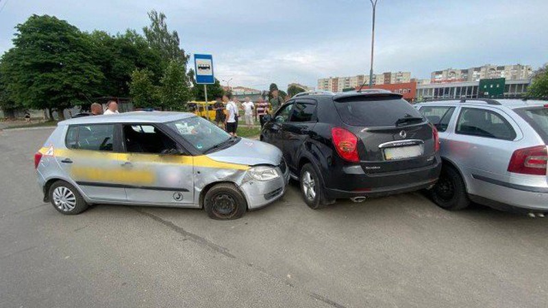 Вкрав авто та зіткнувся з трьома машинами: як покарали сторожа автошколи