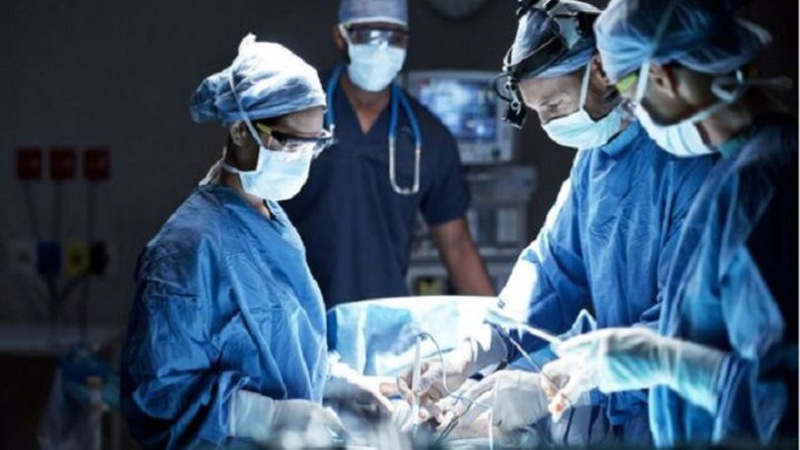 Волинські медики видалили 20-річній жінці, яка важила майже 140 кілограм, частину шлунку