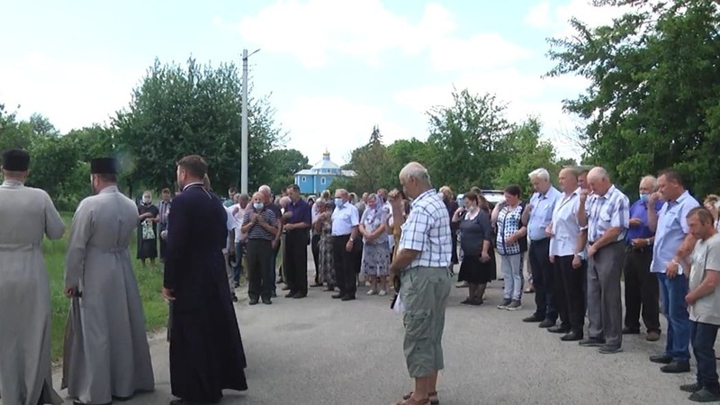 Скандал у селі під Луцьком: громада і священник не можуть поділити храм та церковну хату