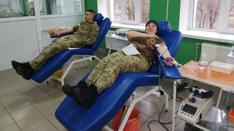 Волинські прикордонники стали донорами для поранених побратимів