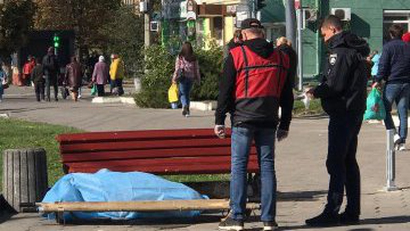 У Луцьку посеред вулиці виявили тіло чоловіка