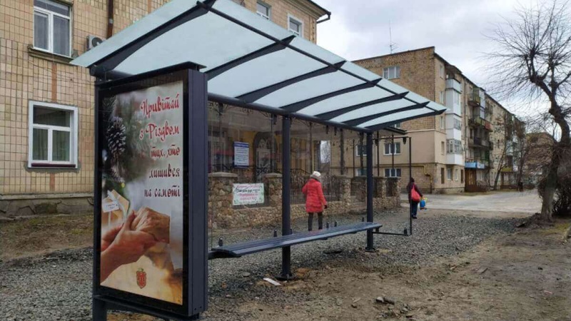 У центрі Ковеля встановили нову зупинку