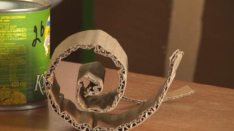 На Волині педагоги виготовили дві сотні окопних свічок для бійців