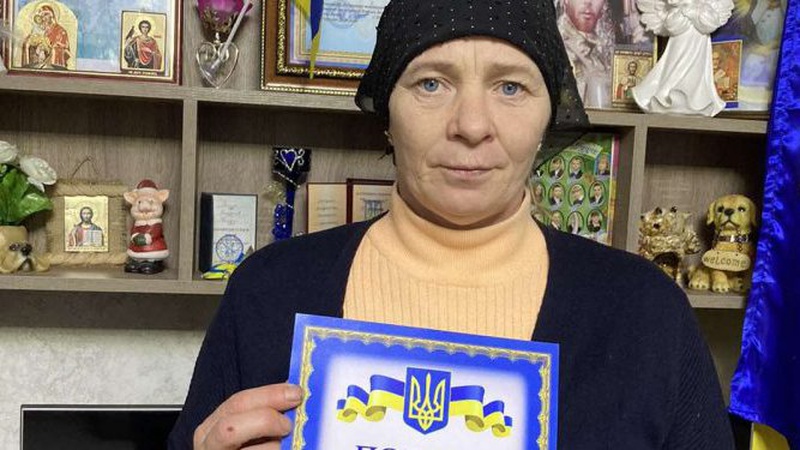 Жінка з Волині волонтерить для побратимів загиблого сина